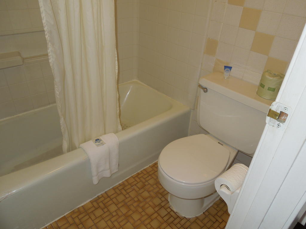 Americas Best Value Inn Чиликоти Екстериор снимка