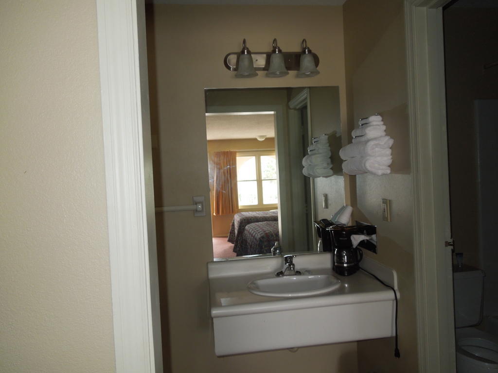 Americas Best Value Inn Чиликоти Екстериор снимка