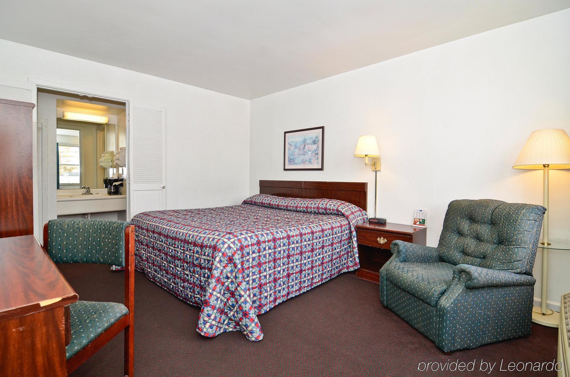 Americas Best Value Inn Чиликоти Стая снимка