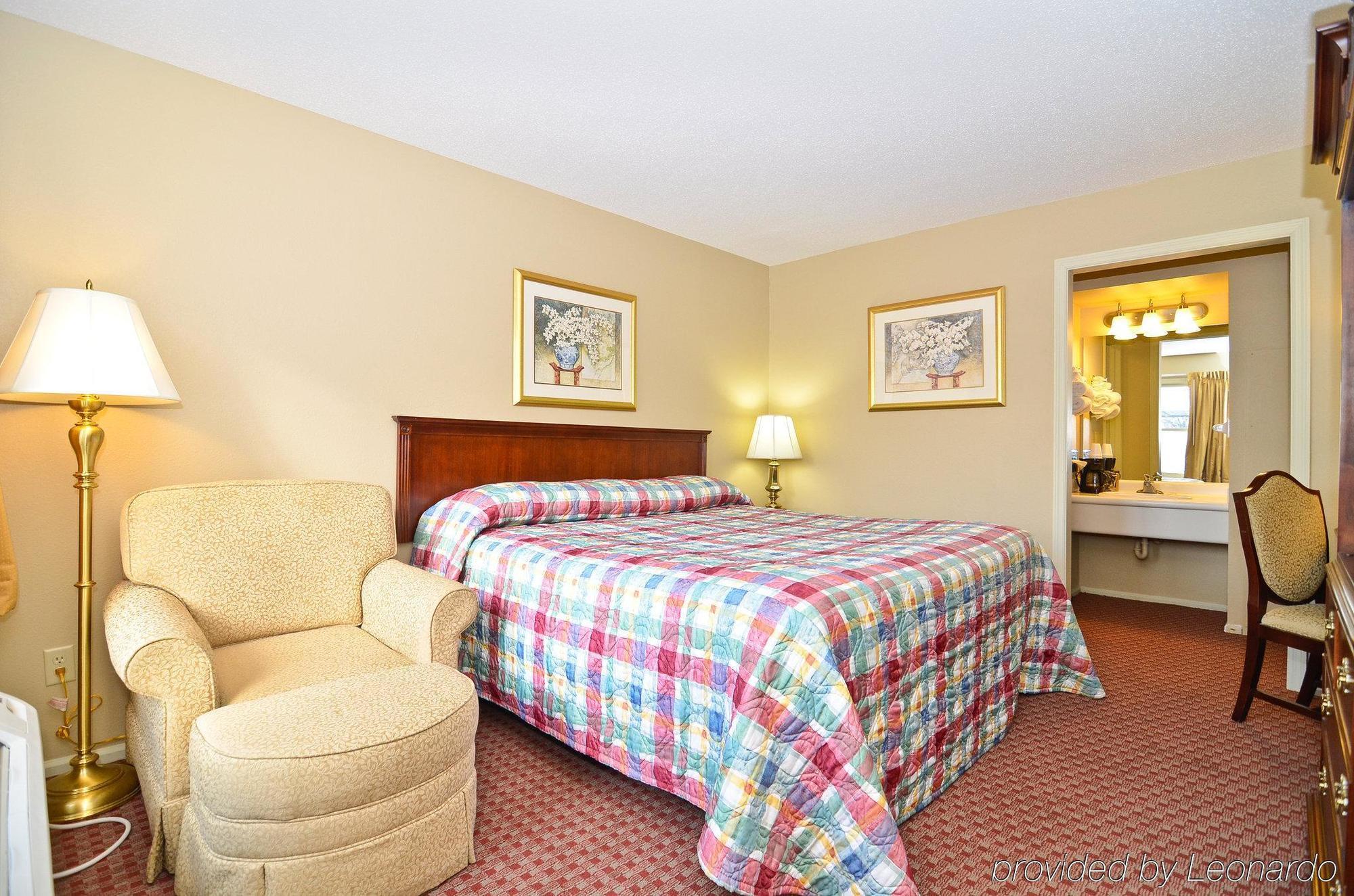 Americas Best Value Inn Чиликоти Стая снимка