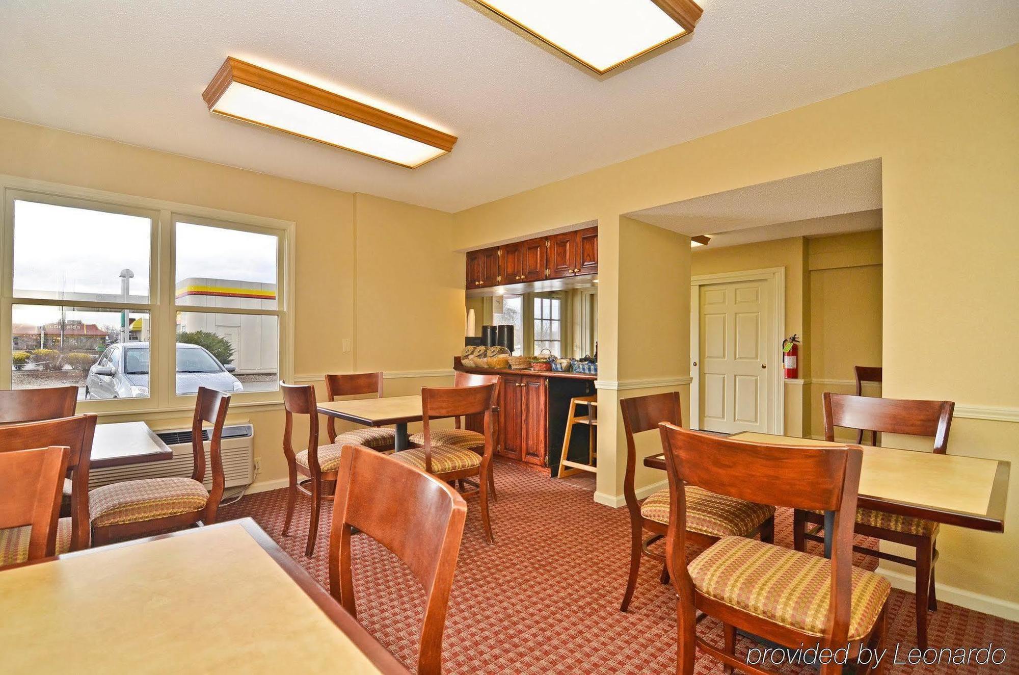 Americas Best Value Inn Чиликоти Ресторант снимка